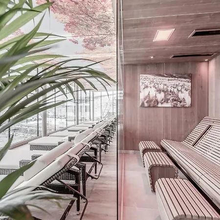 The Deluxe By Regina