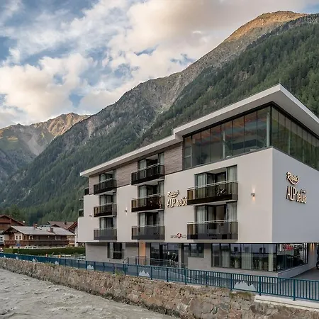 The Deluxe By Regina Aparthotel 4*