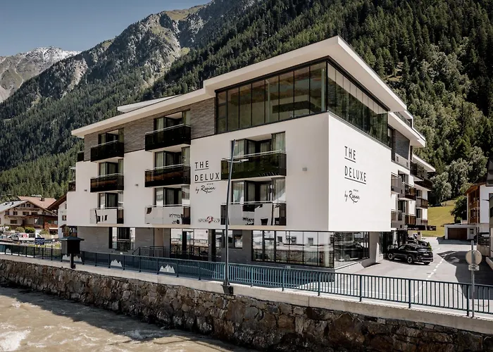 The Deluxe By Regina Apartahotel